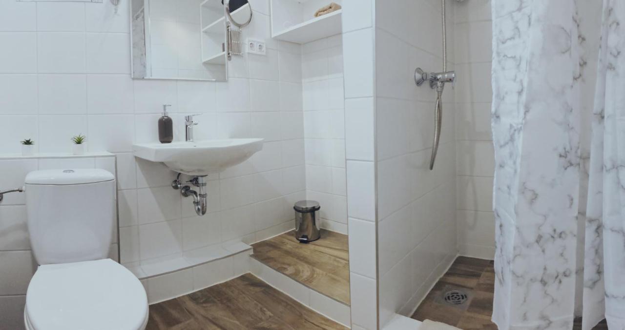 Tramini Apartmanok Eger Luaran gambar