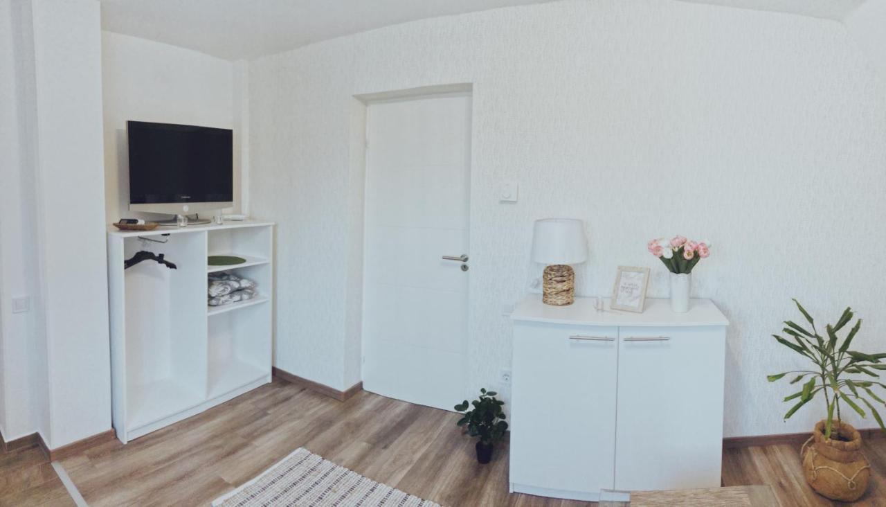 Tramini Apartmanok Eger Luaran gambar