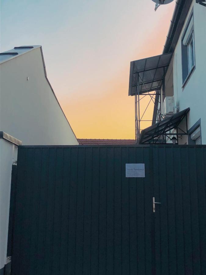 Tramini Apartmanok Eger Luaran gambar